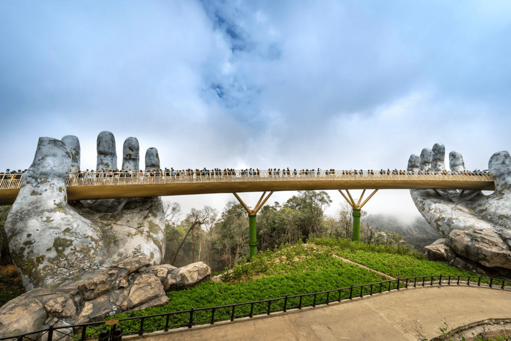 The Golden Bridge is a symbol of architectural brilliance and breathtaking natural beauty (Source: Pexels)